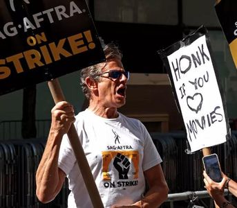 Bill Lobley on the SAG-AFTRA picket line , 2023