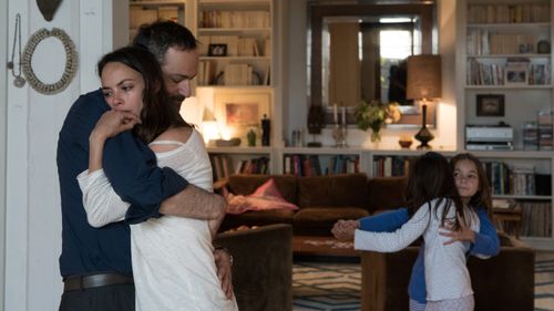 Bérénice Bejo, Cédric Kahn, Francesco Italiano, Margaux Soentjens, and Jade Soentjens in After Love (2016)