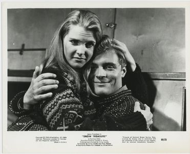 Roald Øyen and Ilona Rodgers in Snow Treasure (1968)