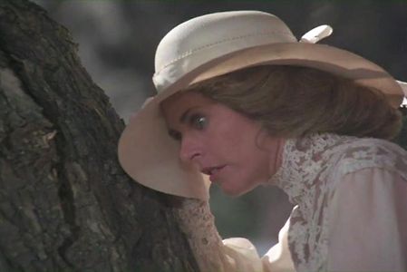 Lindsay Wagner in The Two Worlds of Jennie Logan (1979)