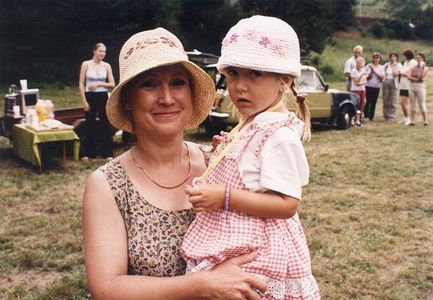 Milena Steinmasslová and Klárka Tláskalová in Ranc U Zelené sedmy (1996)