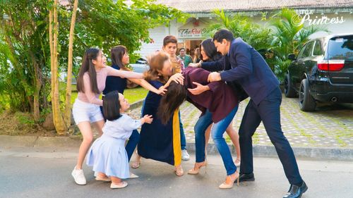 Angelika Dela Cruz, Geneva Cruz, Jestoni Alarcon, Gabrielle Hahn, Tess Antonio, Rodjun Cruz, Therese Malvar, and Jo Berr