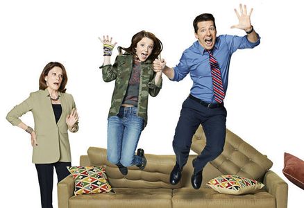 Sean Hayes, Linda Lavin, and Samantha Isler in Sean Saves the World (2013)