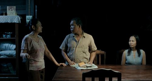 Jenjira Pongpas, Natthakarn Aphaiwonk, and Thanapat Saisaymar in Uncle Boonmee Who Can Recall His Past Lives (2010)