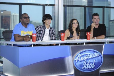 Simon Cowell, Randy Jackson, Kara DioGuardi, and Joe Jonas in American Idol (2002)