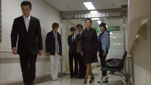 Chae-Young Han, Jeong Ho-bin, Kim Joon, Kim Hyun-joong, Ku Hye-Sun, and Kim Bum in Boys Over Flowers (2009)