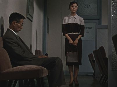 Nobuo Nakamura and Mariko Okada in Late Autumn (1960)