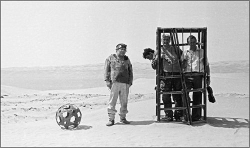 Levan Gabriadze, Evgeniy Leonov, Stanislav Lyubshin, and Yuriy Yakovlev in Kin-dza-dza! (1986)