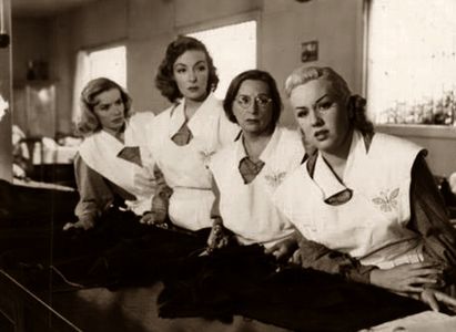 Olinda Bozán, Diana Ingro, Bertha Moss, and Malisa Zini in Mujeres en sombra (1951)