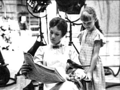 Julie Andrews and Karen Dotrice in Mary Poppins (1964)