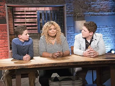 Sunny Anderson in Beat Bobby Flay (2013)