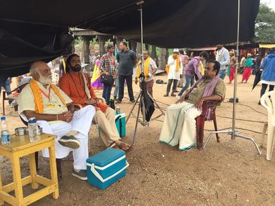 Nagarjuna Akkineni, Brahmanandam, and K. Raghavendra Rao in Om Namo Venkatesaya (2017)