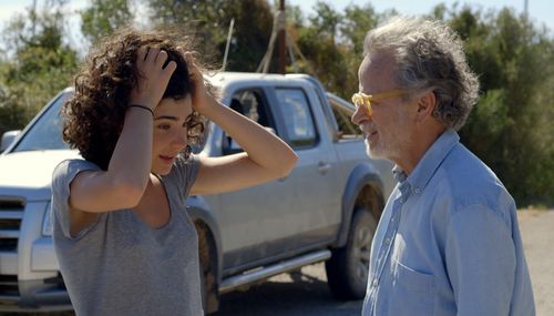 Fernando Colomo and Olivia Delcán in Isla Bonita (2015)