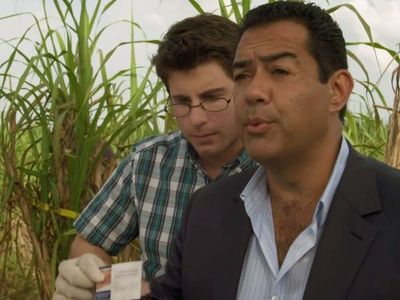 Carlos Gómez and Jordan Wall in The Glades (2010)