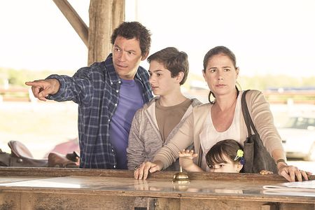 Maura Tierney, Dominic West, Jake Siciliano, Jadon Sand, and Leya Catlett in The Affair (2014)