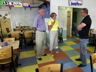 Robert Irvine in Restaurant: Impossible (2011)