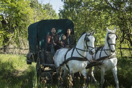 Oliver Jackson-Cohen, Adria Arjona, and Rebeka Rea in Emerald City (2016)