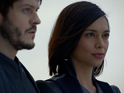 Sonya Balmores and Iwan Rheon in Inhumans (2017)