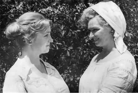 Nina Menshikova and Klara Rumyanova in Khutorok v stepi (1971)