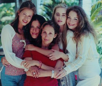 Drew with Angela Gots, Soleil Moon Frye, Alison Lohman, Lisa Brenner