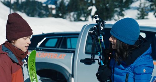 Still of Julian Grey and Julia Louis-Dreyfus in Downhill