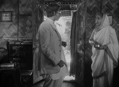 Bijon Bhattacharya and Gita Dey in The Cloud-Capped Star (1960)