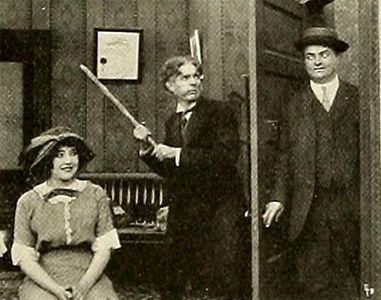 Jewel Carmen and Fred Mace in Cupid in a Dental Parlor (1913)