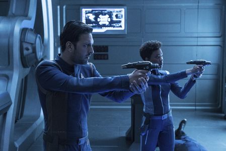 Sonequa Martin-Green and Shazad Latif in Star Trek: Discovery (2017)