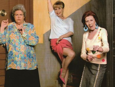 Mariví Bilbao, Gemma Cuervo, and Emma Penella in Aquí no hay quien viva (2003)