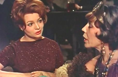 Sara Montiel and Ana María Noé in Pecado de amor (1961)