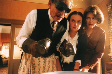 Jirí Kodet, Kristýna Nováková, and Emília Vásáryová in Cosy Dens (1999)