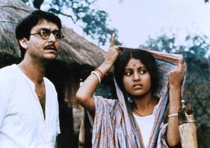 Soumitra Chatterjee and Bobita in Distant Thunder (1973)