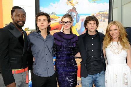 Anne Hathaway, Leslie Mann, Jesse Eisenberg, Will.i.am, and Jake T. Austin at an event for Rio (2011)