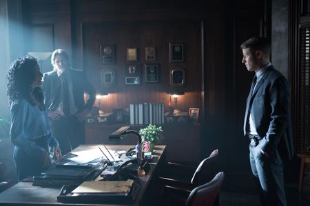 Donal Logue, Ben McKenzie, and Zabryna Guevara in Gotham (2014)