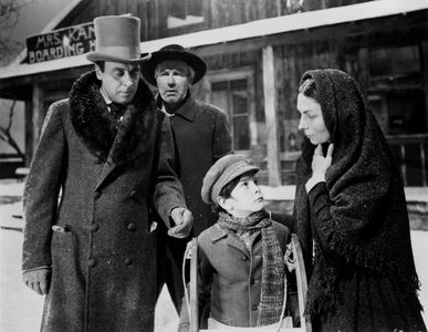 Agnes Moorehead, George Coulouris, Harry Shannon, and Buddy Swan in Citizen Kane (1941)