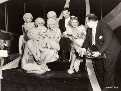 Ginger Rogers, Mack Gordon, Peaches Jackson, Mae Madison, Joyce Mathews, Helen Splane, and Thelma Todd in Sitting Pretty