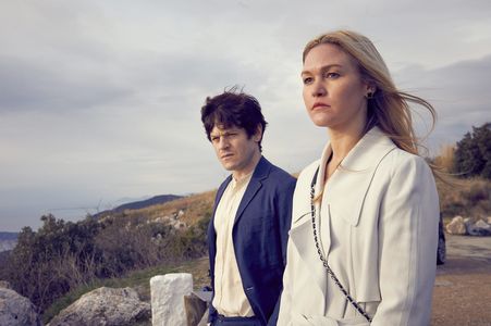 Julia Stiles and Iwan Rheon in Riviera (2017)