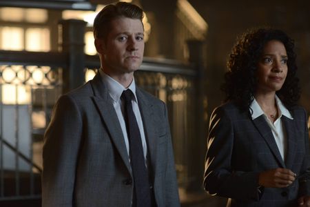 Ben McKenzie and Zabryna Guevara in Gotham (2014)