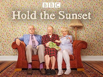 John Cleese, Alison Steadman, and Jason Watkins in Hold the Sunset (2018)