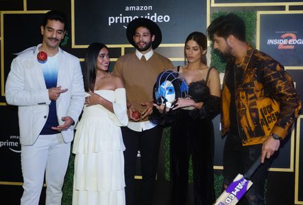 Angad Bedi, Sayani Gupta, Tanuj Virwani, Sapna Pabbi, and Siddhant Chaturvedi at an event for Inside Edge (2017)