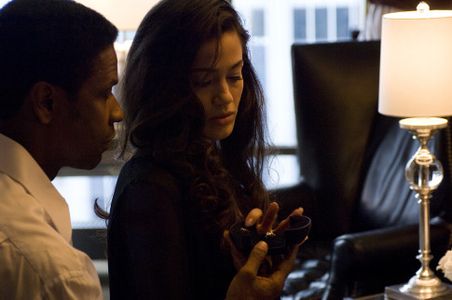 Denzel Washington and Lymari Nadal in American Gangster (2007)