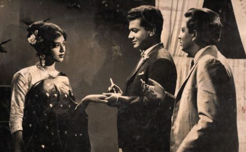 Khalil, Golam Mustafa, and Shabnam in Begana (1966)