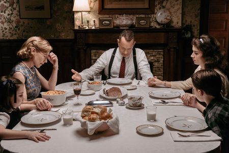 Tom Hanks, Amy Ryan, Eve Hewson, Jillian Lebling, and Noah Schnapp in Bridge of Spies (2015)