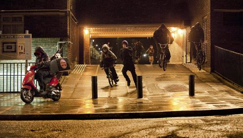 Franz Drameh, Alex Esmail, Leeon Jones, John Boyega, Simon Howard, and Sammy Williams in Attack the Block (2011)