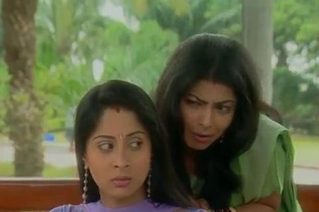 Sweta Keswani and Sangeeta Ghosh in Des Mein Niklla Hoga Chand (2001)