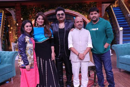 Archana Puran Singh, Sameer, Kumar Sanu, Sumona Chakravarti, and Kapil Sharma in The Kapil Sharma Show: Kumar Sanu and S