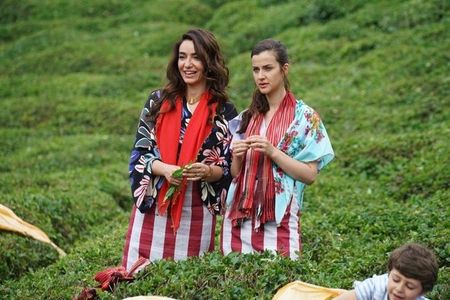 Öykü Gürman, Irem Helvacioglu, and Demir Birinci in Sen Anlat Karadeniz (2018)