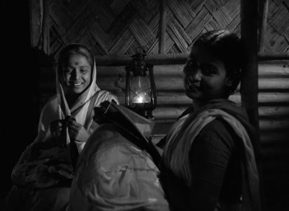 Supriya Choudhury and Gita Dey in The Cloud-Capped Star (1960)