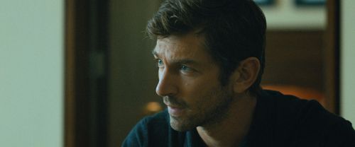 Michiel Huisman in Echo 3 (2022)