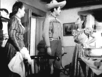 Antonio Badú, Conchita Gentil Arcos, and Lilia Prado in Love for Love (1950)